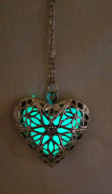 Witches Heart Necklace (Glow in the Dark)