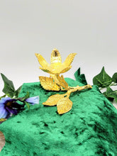 Gold Flower Leaf Sphere Stand