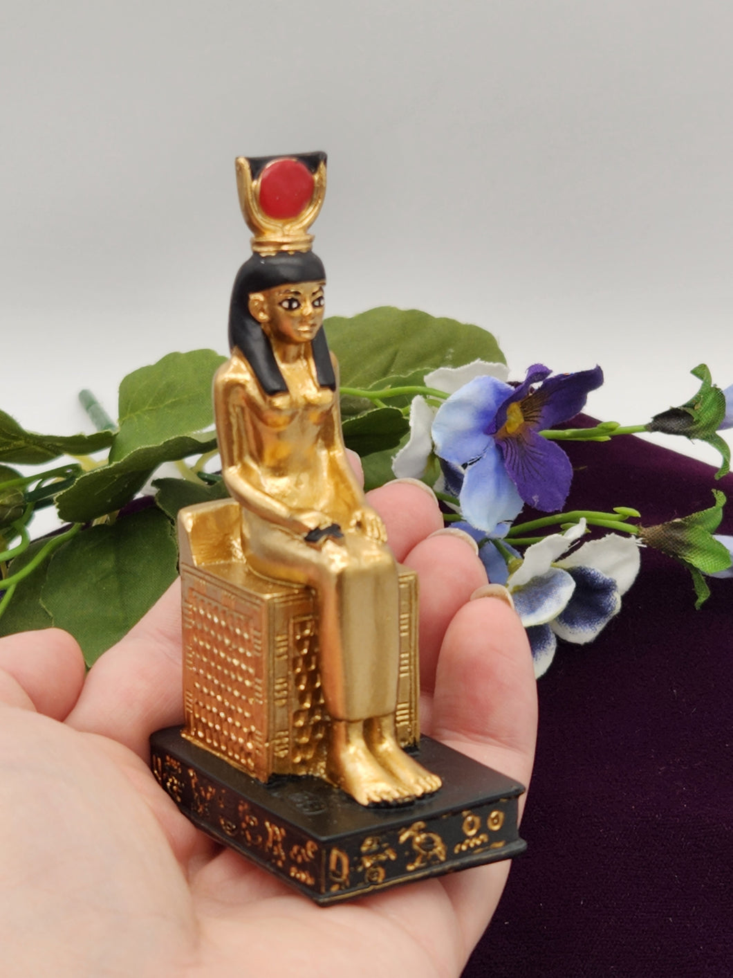 Goddess Isis On Throne Medium (Gold)