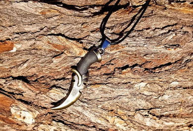 Arabian Curved Dagger Necklace (Gold)
